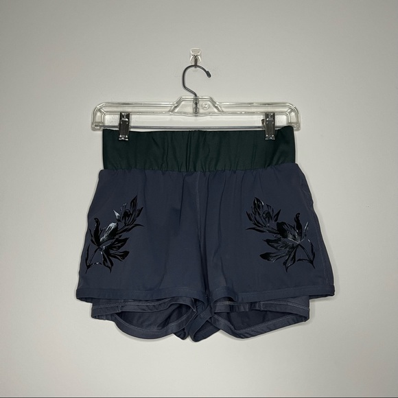 Fabletics Pants - Fabletics Womens Olesia Shine Compression Shorts Floral Grey Size Medium